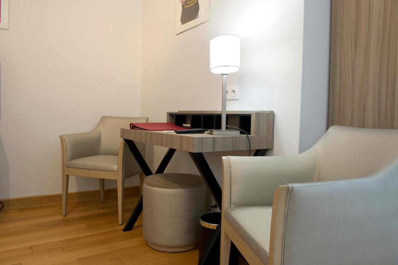 שומון Hotel Restaurant Des Remparts מראה חיצוני תמונה