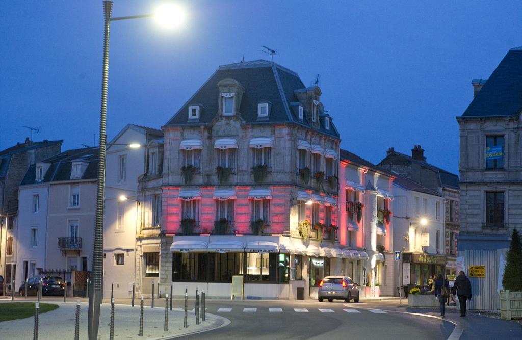שומון Hotel Restaurant Des Remparts מראה חיצוני תמונה